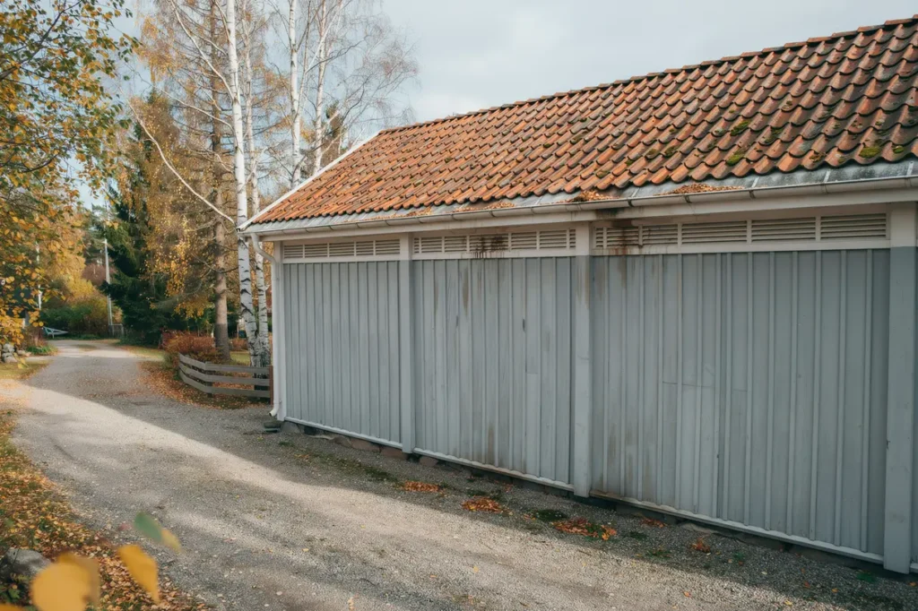 s uppt cker du bristande takventilation innan fukten skadar huset